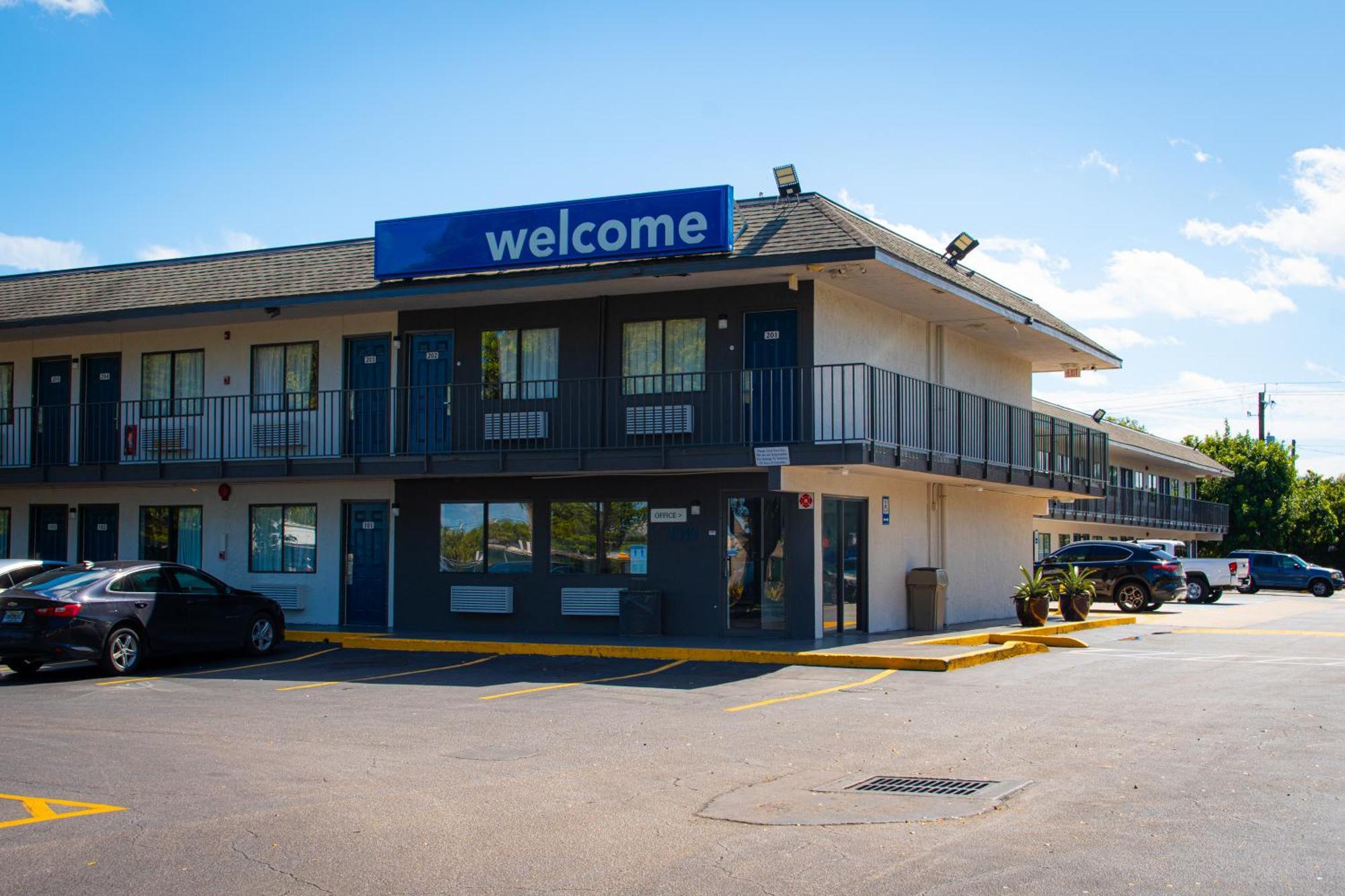 6-lantana West Palm Beach, Fl Hotel